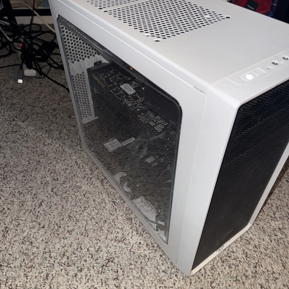 Estuche para computadora Fractal Design Focus G Mid-Tower 5 bahías con ventana lateral - blanco Foto 2 de 4