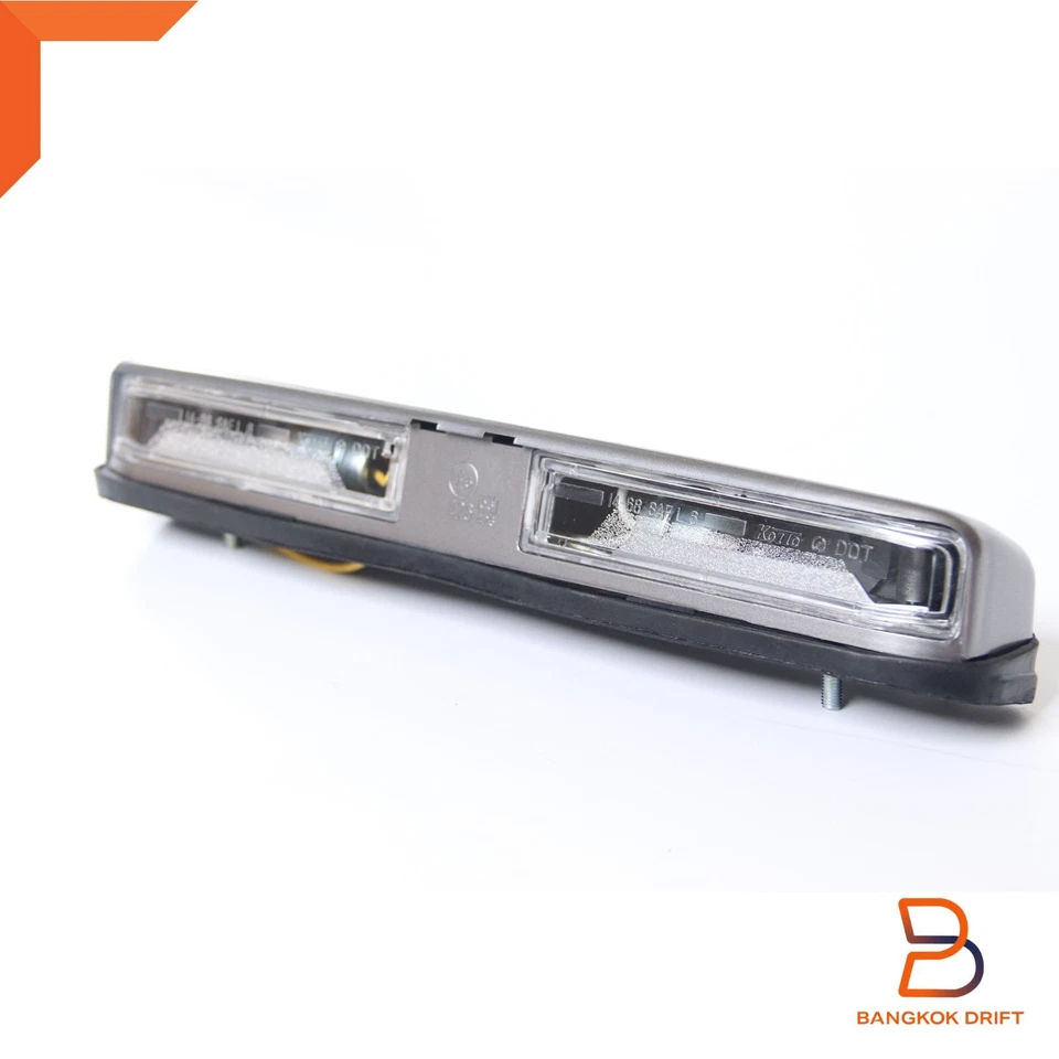 Rear License Plate Light Lamp For Toyota Land Cruiser FJ60 FJ62 BJ60 HJ60 82-92 - Image 3 of 4