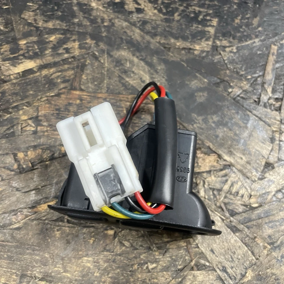 Hyundai Genesis 2010-2012 cupé OEM puerta combustible tapa gasolina escotilla maletero interruptor usado Foto 4 de 4