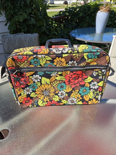 Vintage Bantam Travel Bag 1970s Hippie Vibes Flower Power