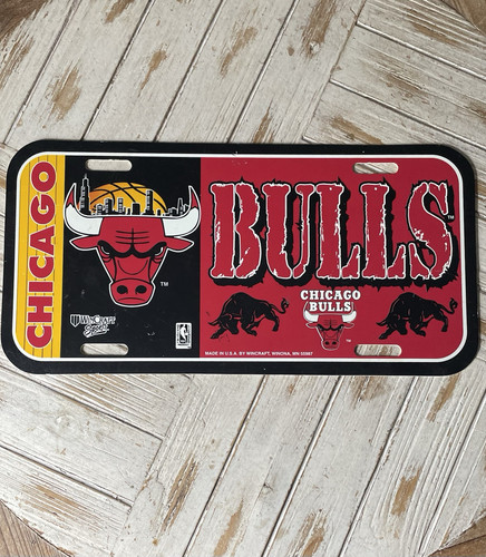 CHICAGO BULLS WINCRAFT SPORTS LOGO VINTAGE PLASTIC LICENSE PLATE