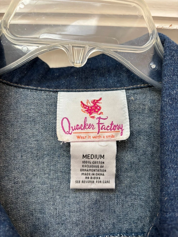 Quacker Factory Womens Jacket  Denim Button  beaded heart M - Image 4 of 4