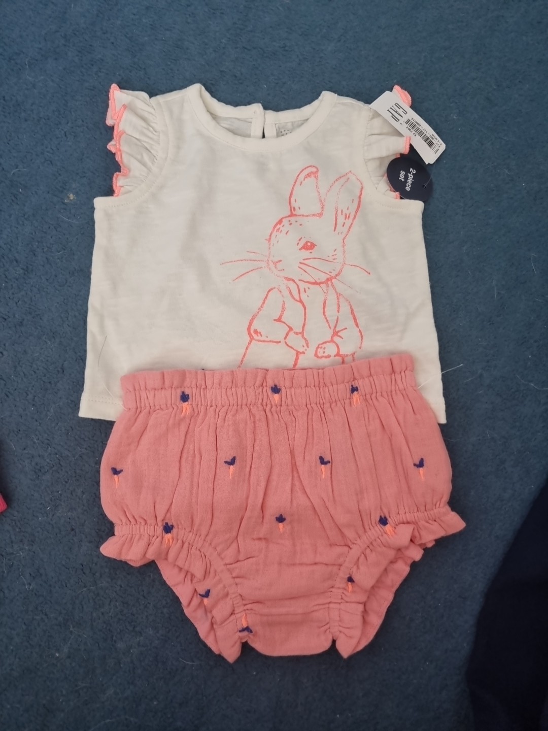 Conjunto de conejito rosa Gap 3-6 meses. Nuevo