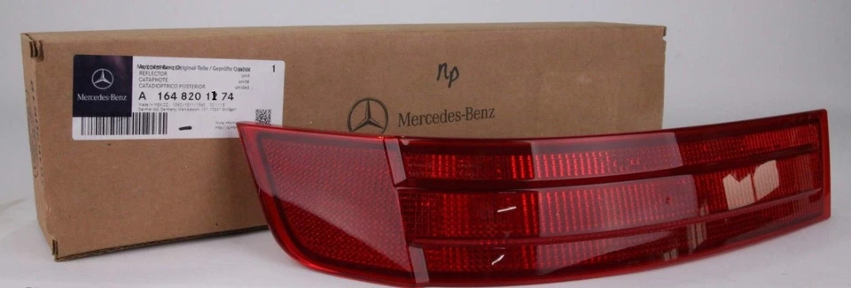 Mercedes Left & Right Rear Bumper Reflector Set GL320 GL450 GL550 GENUINE - Image 3 of 4