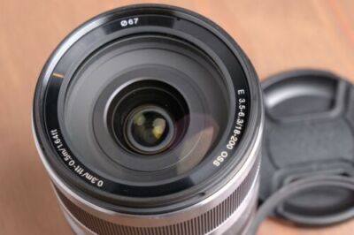 Sony SEL18200 18-200mm F3.5-6.3 OSS E-mount Manual Zoom Lens Silver with Caps