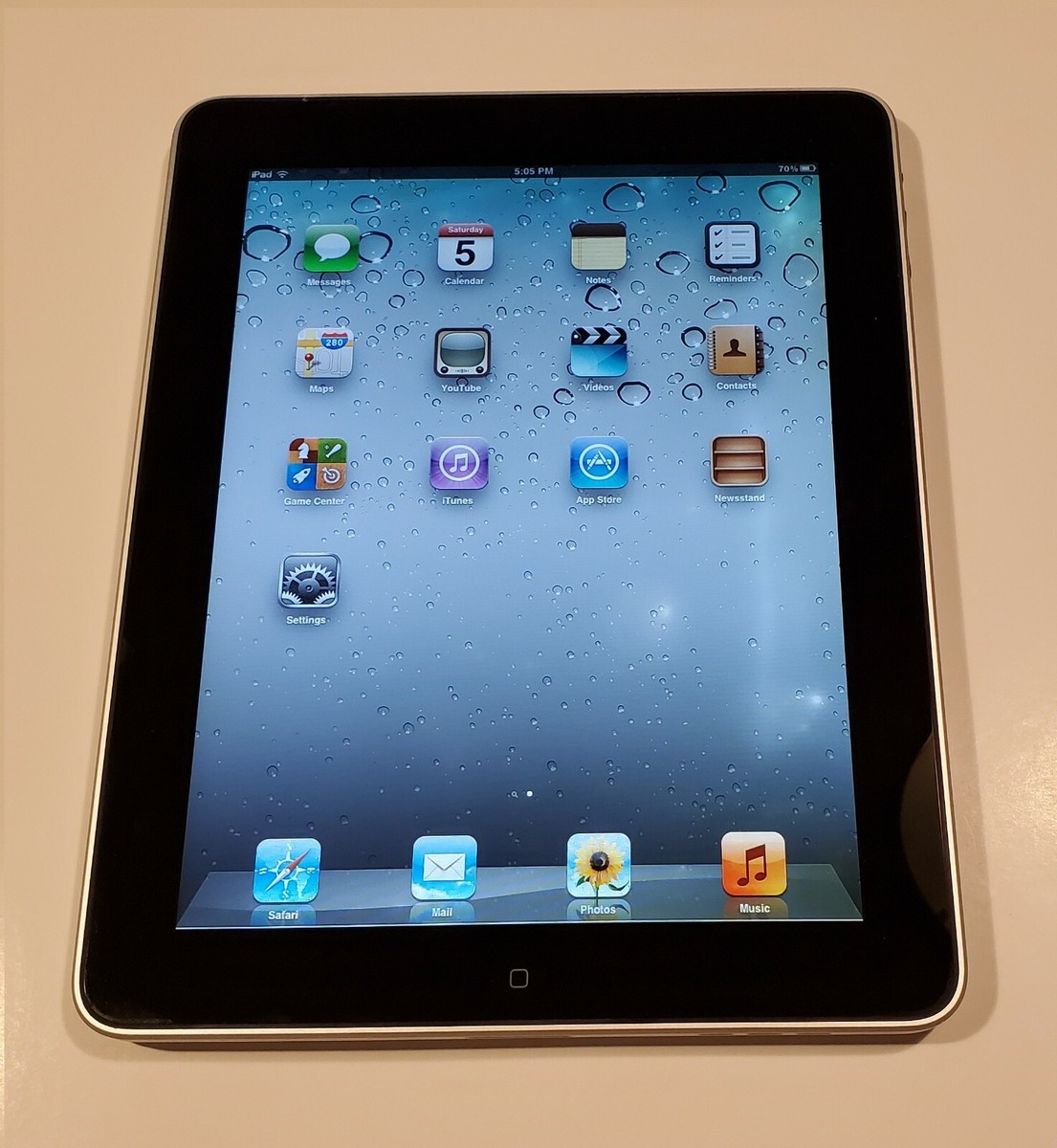 Apple iPad A1219 1st Generation 16GB, Wi-Fi, 9.7in - Black Apple iPad A1219 1st Generation 16GB, Wi-Fi, 9.7in - Black