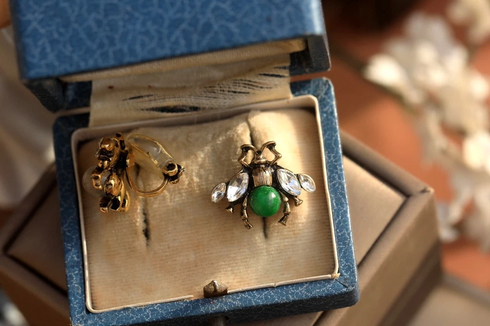 Boucles d'oreilles clip on Doré Petit Insect Abeille Perle Jade Vert QD4 - Photo 3/4