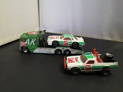 B614 - Matchbox Team Convoy TM-5 Kenworth Racing Transporter - 7-Up Team
