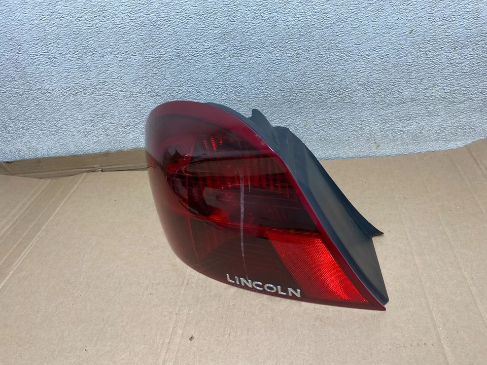 Lincoln Continental 1998 a 2002 conductor izquierdo luz trasera lateral izquierda OEM U6997 DW Foto 2 de 4