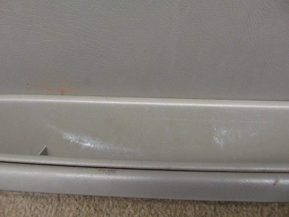 Panel de moldura de puerta delantera derecha GMC Yukon Denali 2003-2006 Foto 4 de 4