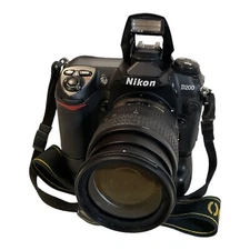 Nikon D200 10.2MP Camera AF-S DX G 18-70mm Lens Battery Pack MB-D200 Charger Bag