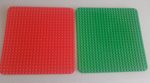 (D9) Lego Duplo 2x Bauplatten Platte  Groß ROT & Grün - Bild 1 von 1