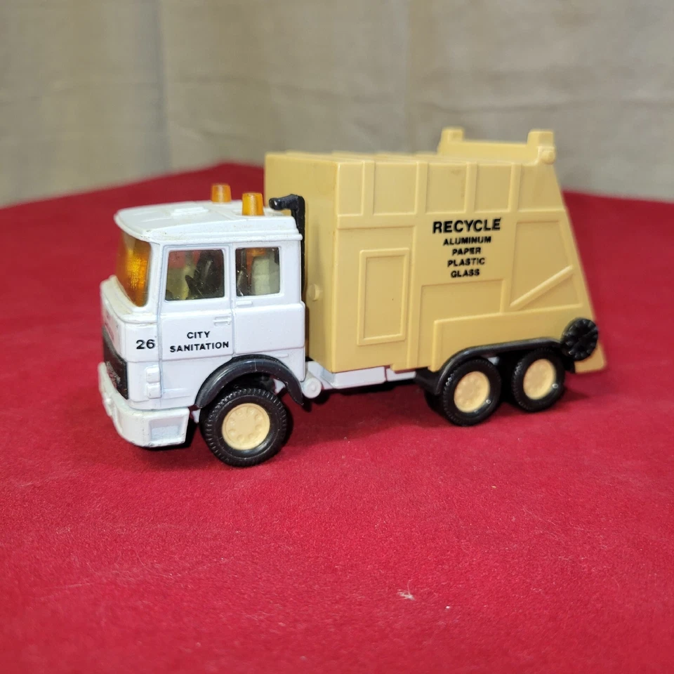 Vintage Matchbox  Super King  Sanitation Truck,Diecast Body, Moving Ramp HTF - Image 2 of 4