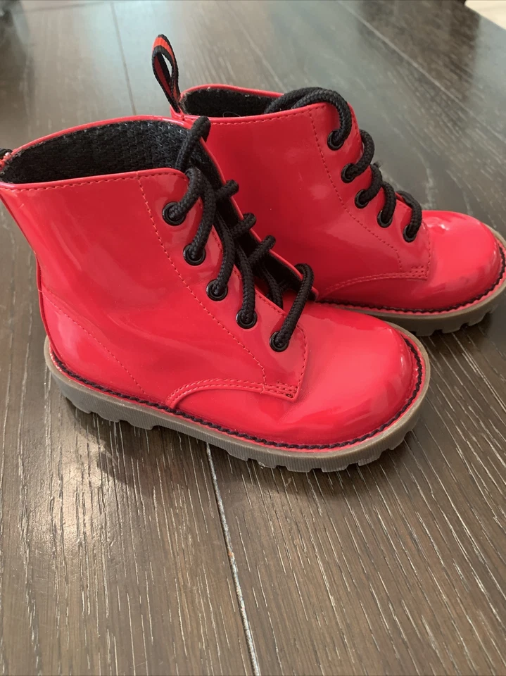 Botines con cordones unisex charol rojo Faded Glory para niños pequeños talla 7 Foto 2 de 4