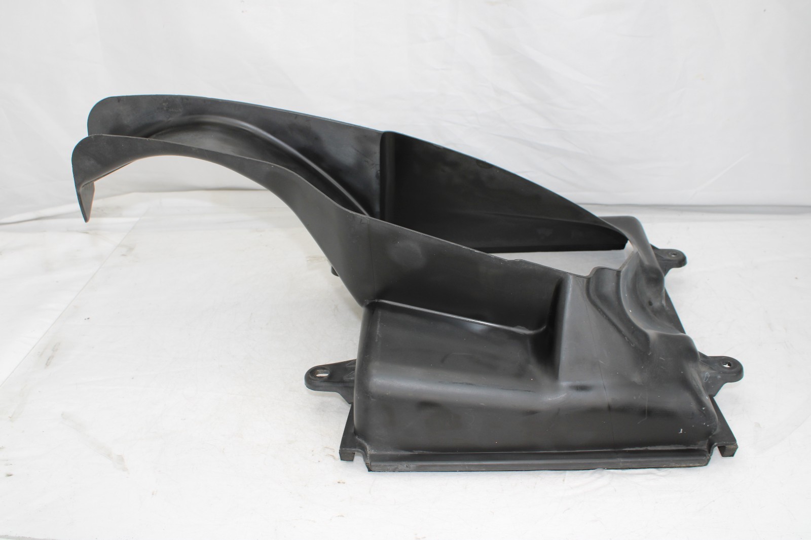 2014 - 2019 Maserati Ghibli Right Front Bumper Cooler Cowl Air Guide Cover OEM