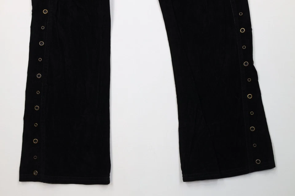Pantalones de terciopelo acampanados remachados banda gótica Lip Service de colección años 90 negros EE. UU. Foto 4 de 4