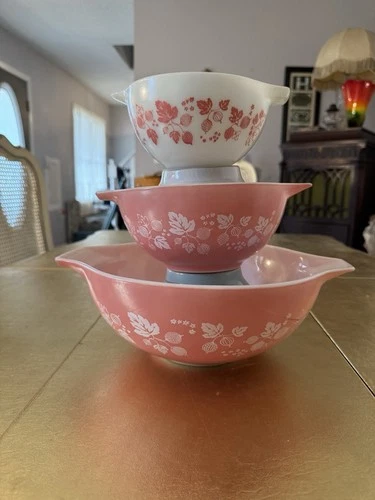 Pyrex Gooseberry Pink Three Piece  Bowl Set 444, 442, 441