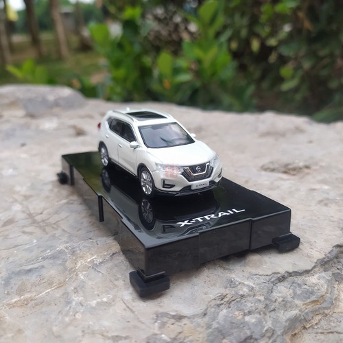1/64 Nissan X-Trail diecast model White Color - Picture 3 of 8