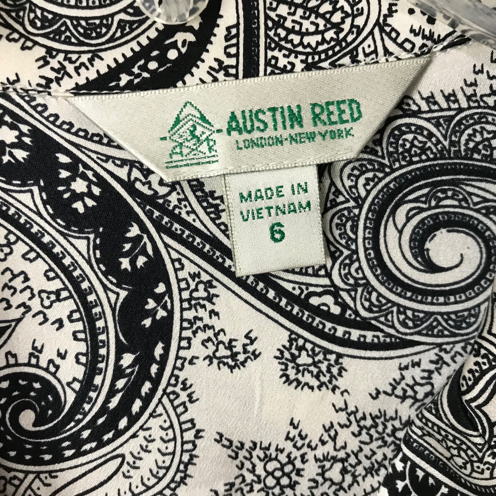Austin Reed Womens Sz 6 Vtg Button Blouse 100% Silk Shirt Black White Paisley