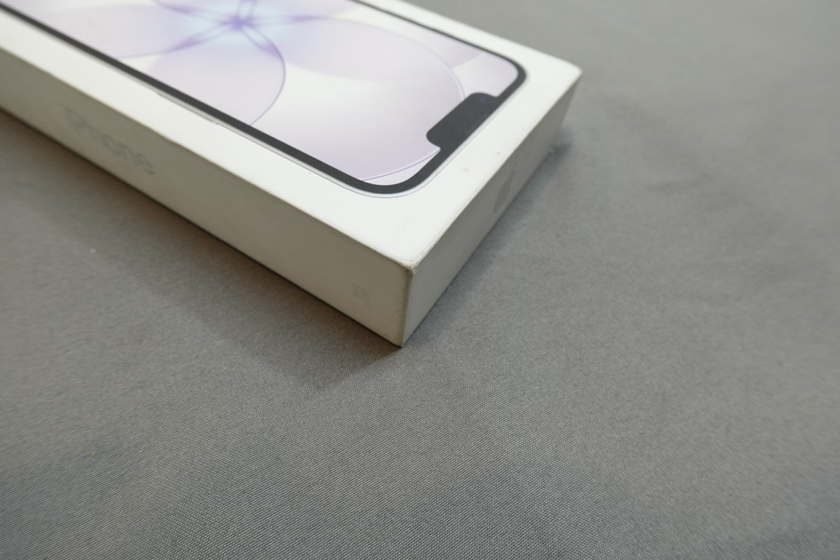 スマートフォン本体 iPhone17e White 256GB Model A3575 Buy iPhone 17e 256GB White - Education - Apple
