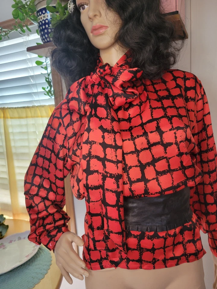Vtg 70s Yves Saint Laurent Paris Rive Gauche silk blouse sz 40 excellent cond - Image 2 of 4