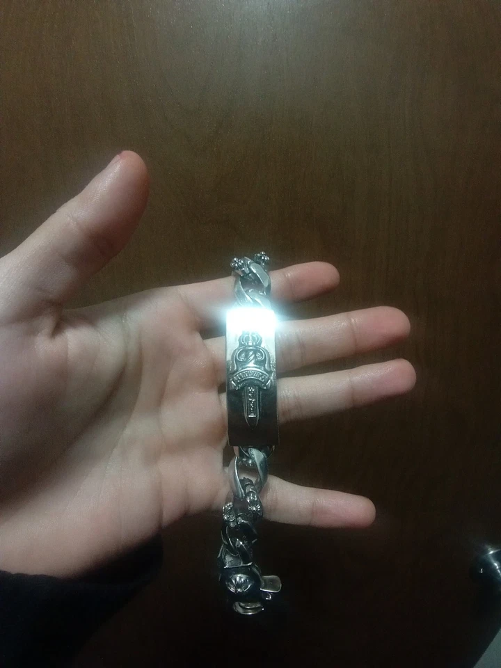 Accesorio estilo pulsera corazones cromados Foto 2 de 3