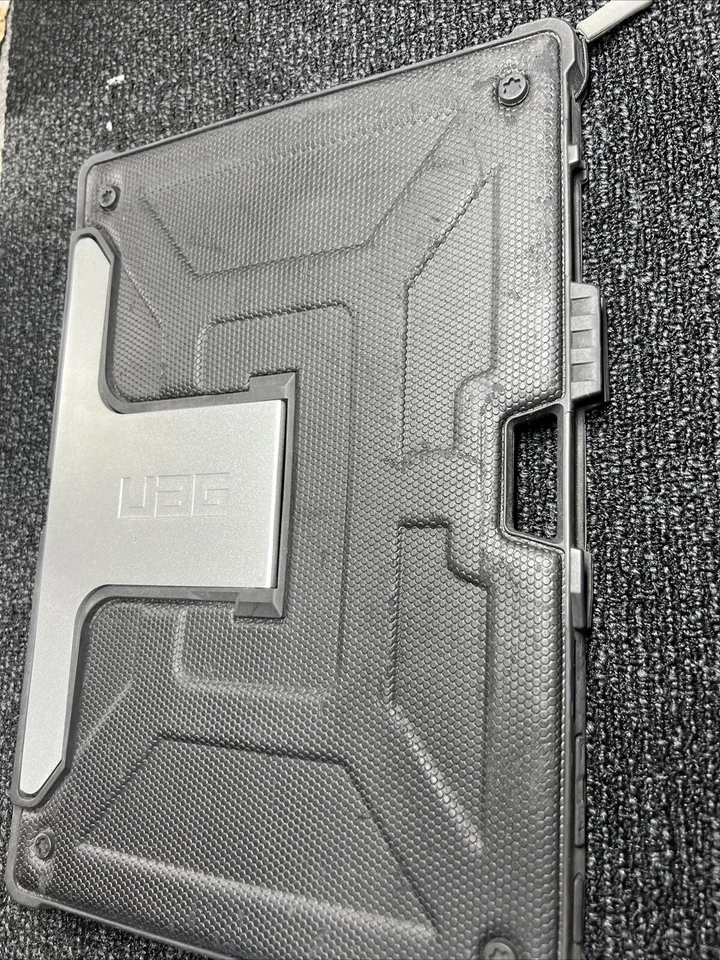 Funda protectora Urban Armor Gear para Microsoft Surface Go - Negra Foto 4 de 4