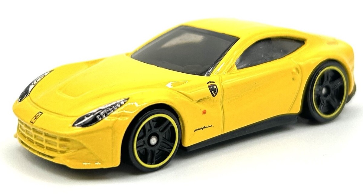 ホットウィールエリート .1/18フェラーリ F12ベルリネッタ イエロー Hotwheels Elite Model Car 1/18 Ferrari F12 Berlinetta Yellow