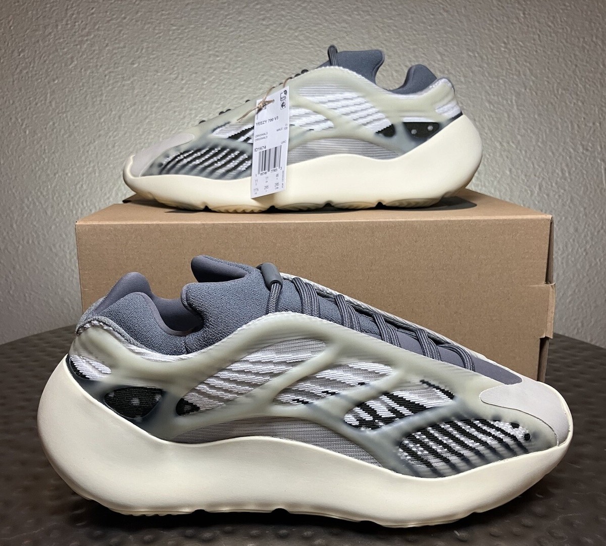 adidas Yeezy 700 V3 キッズ スニーカー シューズ 16 Adidas / YEEZY 700 V3 / Men's 11.5 / ID1674 / FADE SALT | eBay