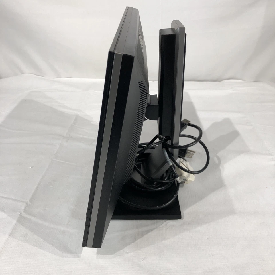 Dell 1909WF 19'' Inch LCD Monitor -With Power And VGA Cables. - Image 3 of 4