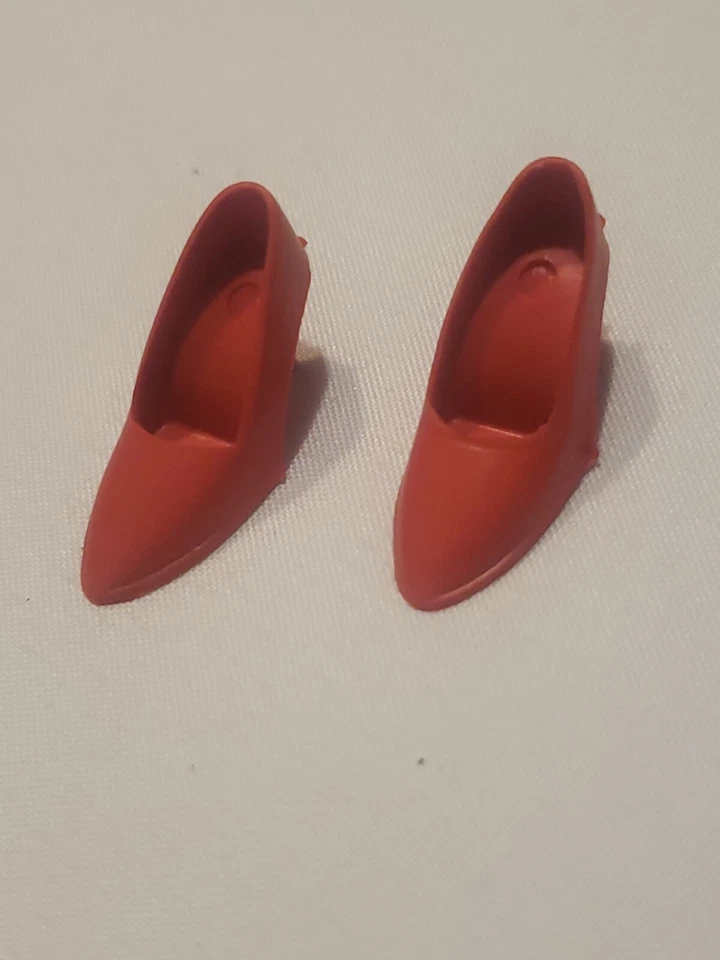 Zapatos de muñeca Barbie vintage ROJOS punta cerrada CT tacones de punta bombas de goma Foto 3 de 4