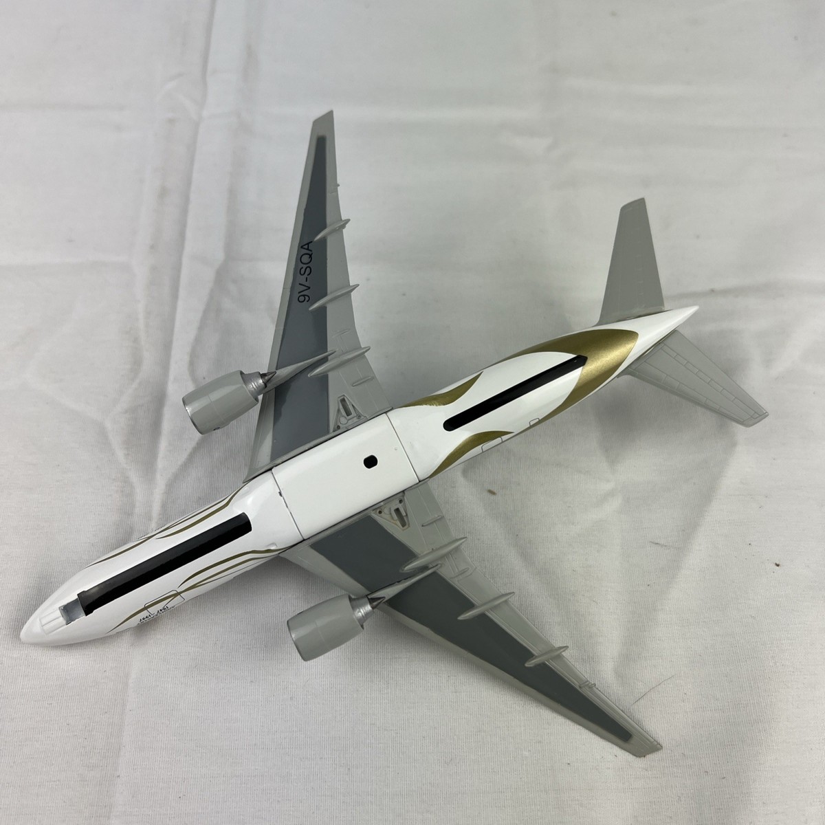B-models 1:200 シンガポール航空 B777-200 9V-SQA Singapore Airlines 9V-SQA Boeing 777-200 50th Anniversary