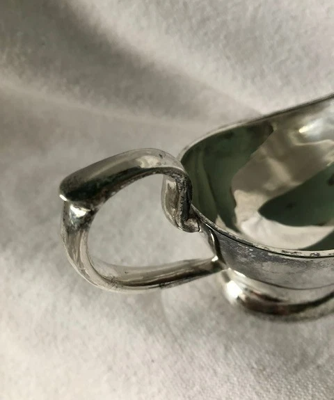 老式银色 Gravy 船酱服务器带手柄和脚底座 — 第 2/4 张图片