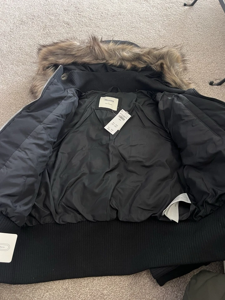 Hollister Puffer Jacket Fur Hood Women’s Size Large - Image 4 of 4