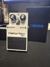 Boss Roland DS-1-WH Distortion Pearl White Pedale per chitarra effetto edizione limitata