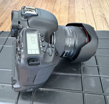 Canon EOS 7D DSLR Black w/ EF 24-70mm f/2.8 I...