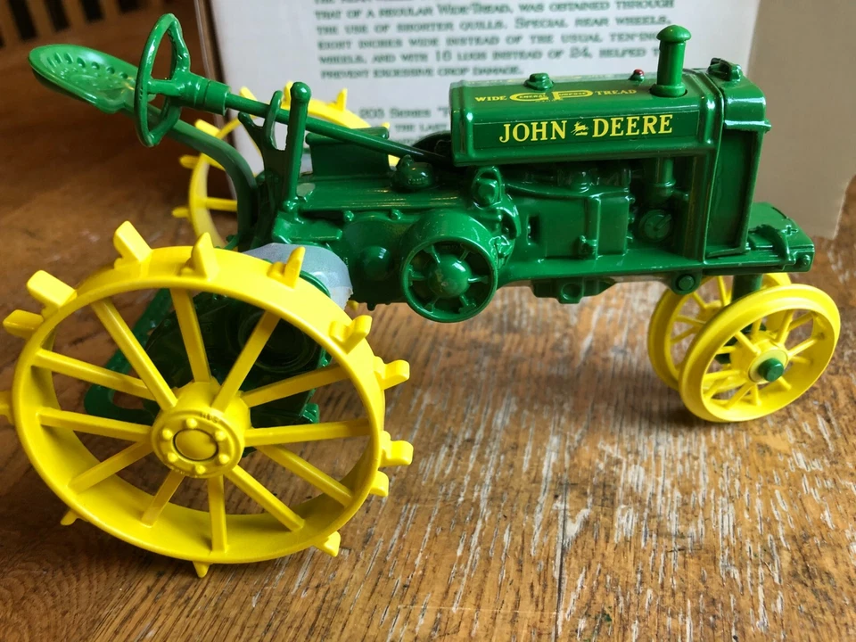 Juguete John Deere 1930 P edición especial para 2 cilindros Expo V en 1995 con caja exterior Foto 2 de 4
