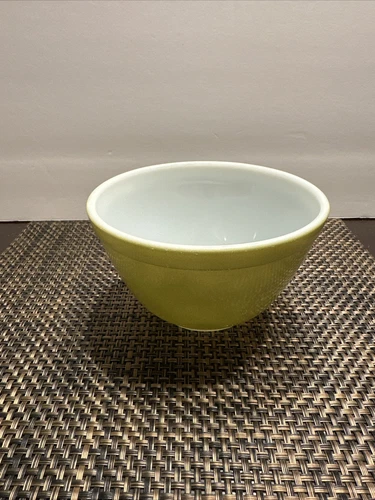 VTG.  PYREX Glass Avocado NESTING Glass Mixing Bowl 1 1/2 PT #407