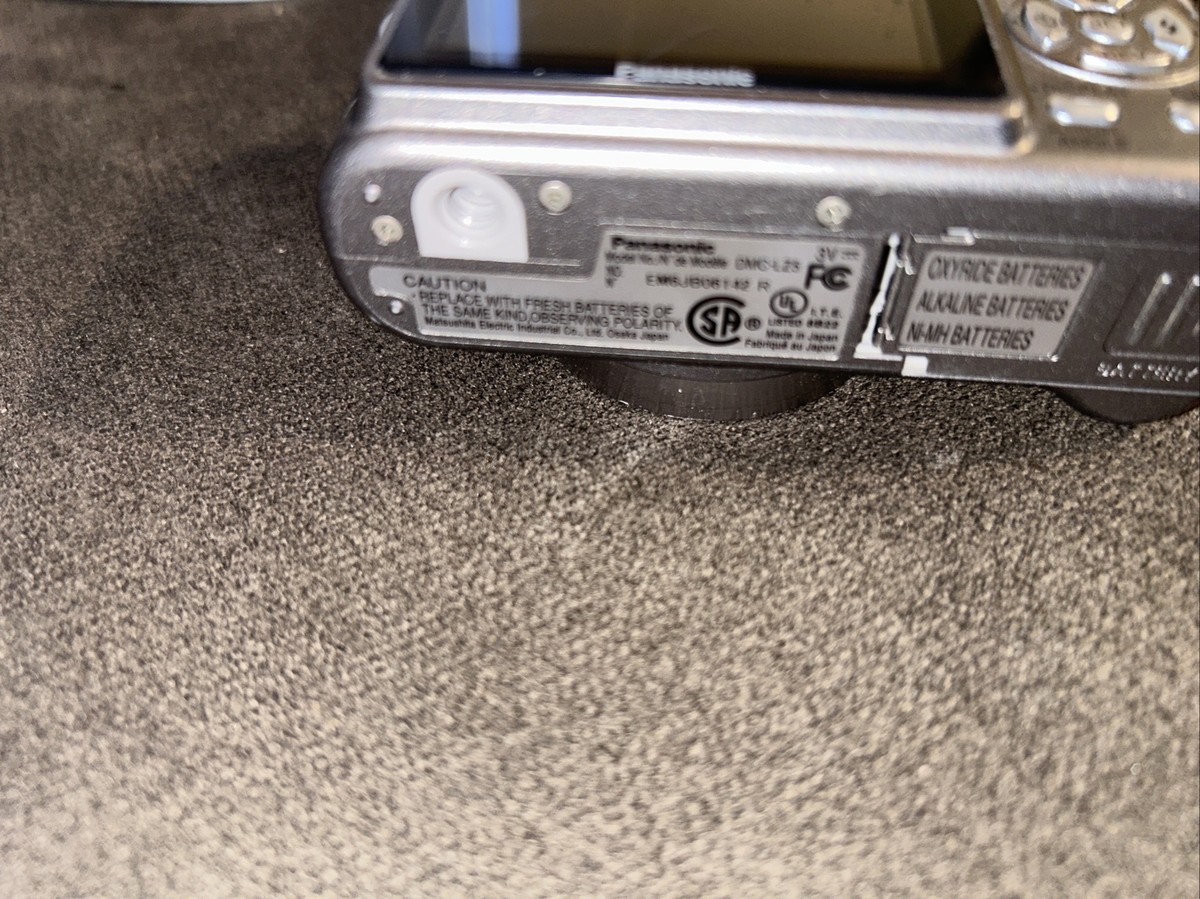Panasonic Lumix DMC-LZ3 Digital Camera 5.0MP Takes AA Panasonic Lumix DMC-LZ3 Digital Camera 5.0MP Takes AA