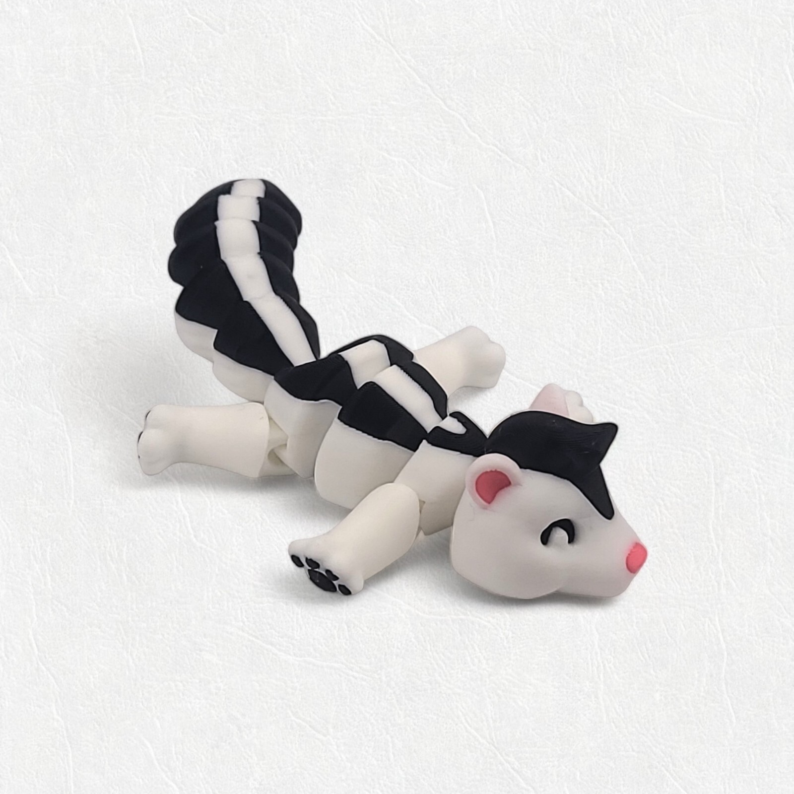 Colorful Articulated Skunk Desk Buddy - 3D Printed Fidget Toy for Stress Relief!