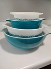 Vintage Pyrex Horizon print mixing bowl set