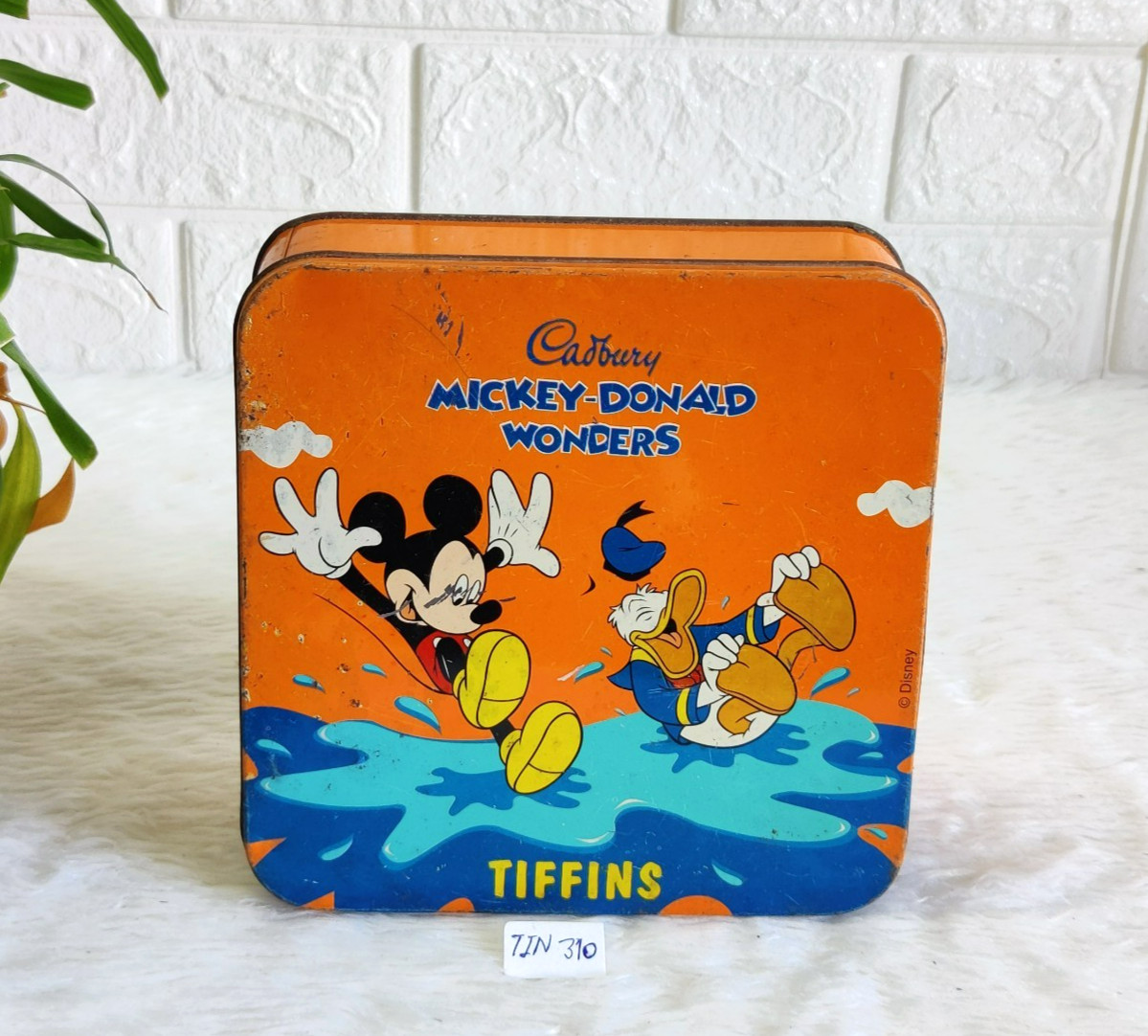 Lata De Galletas Publicitarias Cadbury Con Gráficos De Mickey Y Donald TIN310