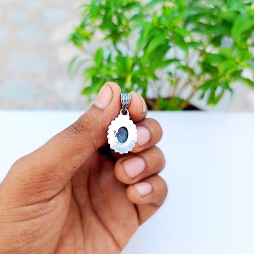 Natural Labradorite Gemstone Pendant 925 Sterling Silver Handmade Jewelry - Picture 5 of 5