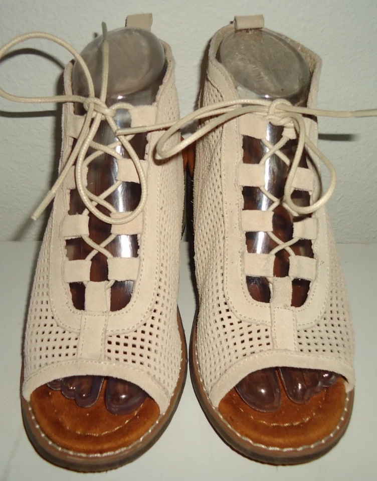 BEARPAW Vienna Perforated Lace-Up Sandal SAND Size-6.5/37.5 - Image 2 of 4