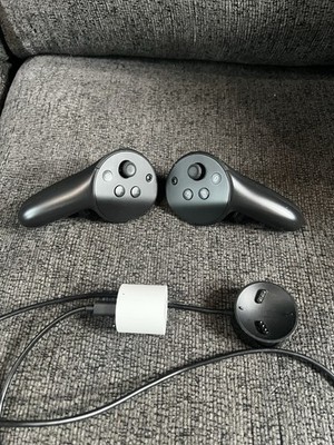 Meta Quest Pro Controllers Left and Right Pair Set With Dock, Better Tracking!!!