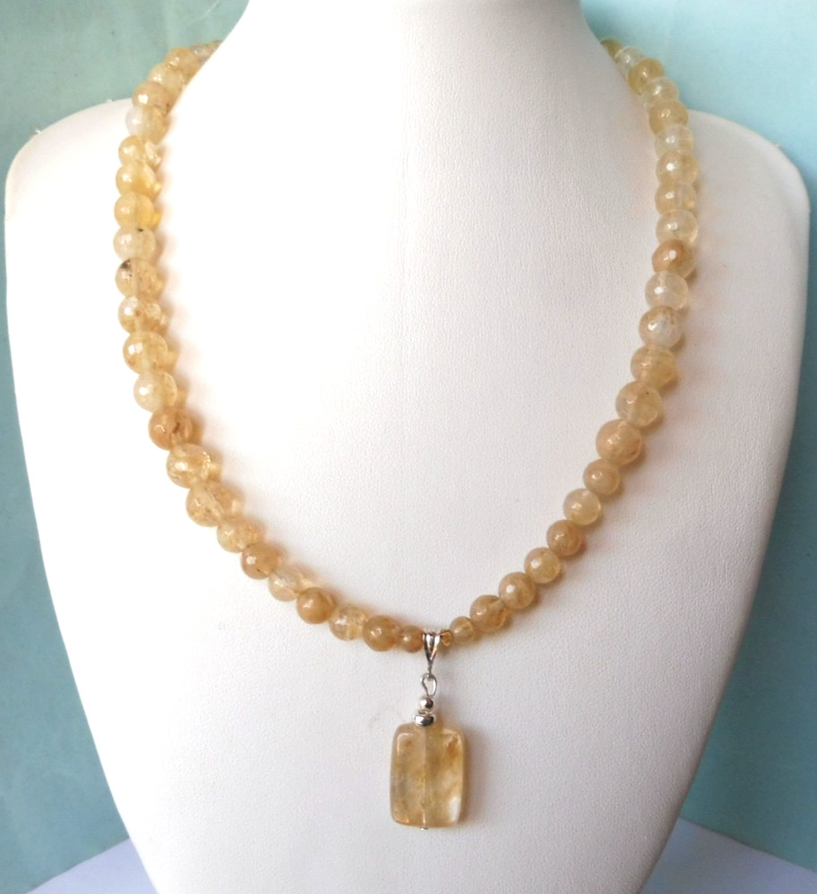 Collier en Rutile Or précieux de 44cm pour sublimer vos soirées habillées
