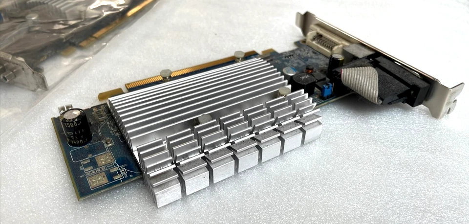 Sapphire ATI HD2400 Pro 256MB DDR2 PCI-E DVI-I VGA TVO Video Graphics Card - Image 4 of 4