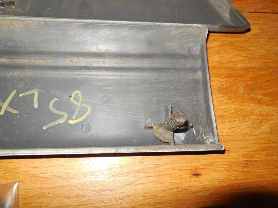 Molduras de panel trasero usado original 1985 1986 Ford Mustang LX E5ZB Foto 4 de 4