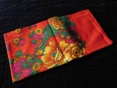Foulard Carré Rouge Imprimé Fleurs Orange - 72x68 Cm - Polyacryl - Occasion TB état