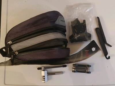 Avenir Sitztasche wasserdicht, mittel, schwarz enthält wichtige Werkzeuge & Halterung. Neu
